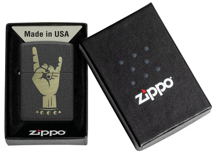 Encendedor Zippo Negro Craquelado Mano Rock 47008