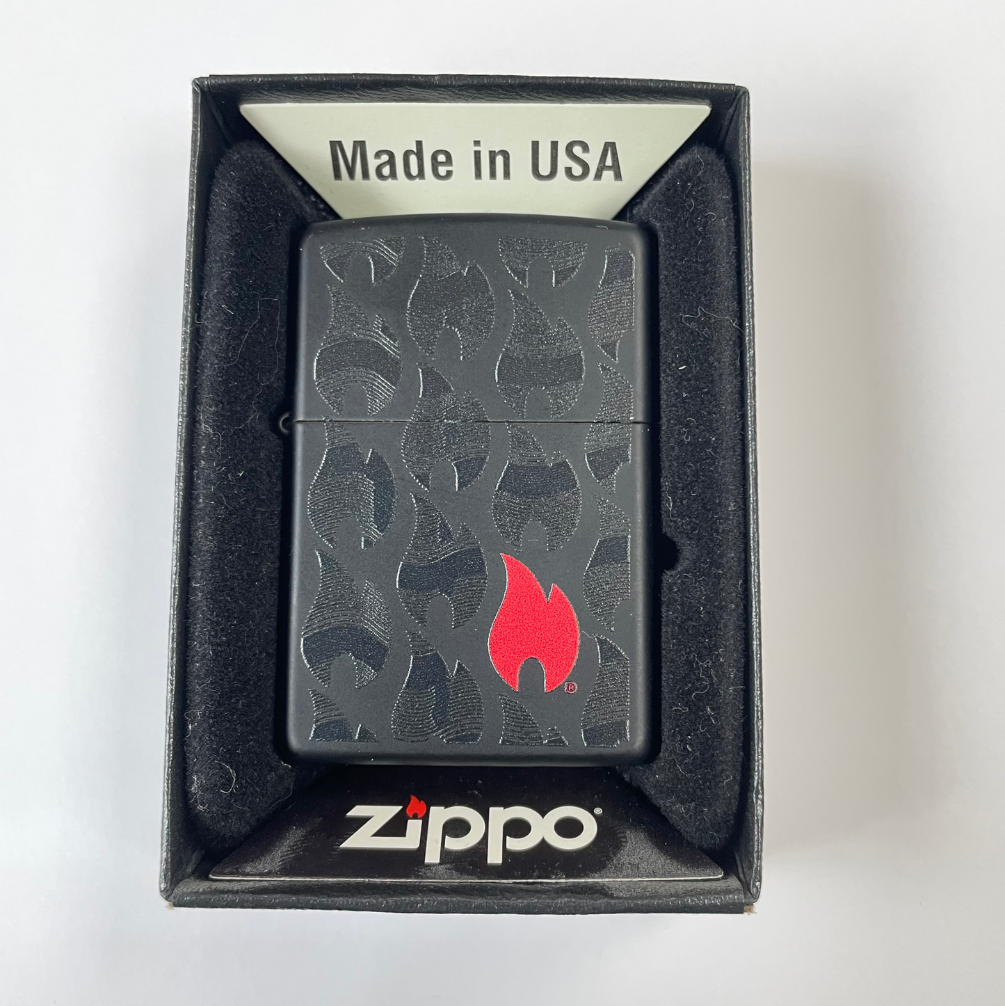 Encendedor Zippo negro llama Cod 218CI009836
