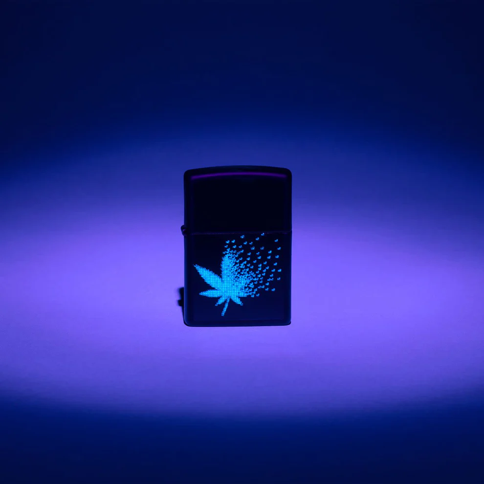 Encendedor Zippo Negro Pixeles Cannabis Cod 48677
